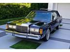 1989 Lincoln Town Car Signature 4dr Sedan