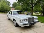 1986 Lincoln Town Car White