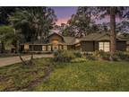 501 Stratfield Dr, Lutz, FL 33549