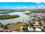 727 Palm Point Dr, Goodland, FL 34140