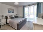 2 bedroom flat for sale in Sycamore Avenue, Woking, Surrey, GU22