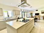 4 bedroom detached house for sale in Snelsins Road, Cleckheaton, BD19