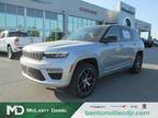 2023 Jeep grand cherokee Silver, 14 miles