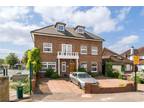 7 bedroom detached house for sale in Meadow Walk, South Woodford, London, E18