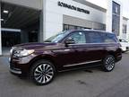 2023 Lincoln Navigator Red, 25 miles