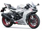 2024 Miscellaneous Kawasaki Ninja® ZX™-6R Pearl Robotic White/Metalli