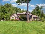 3880 Waterford Ct