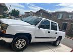 Salvage, 2006 Chevrolet Avalanche truck. Tr