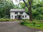 60 STONY HOLLOW RD Centerport, NY