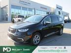 2023 Chrysler Pacifica Black, 15 miles