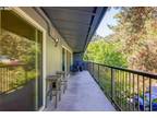 Condo For Sale In Lake Oswego, Oregon