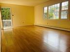 Glen Cove Apartment For Rent/Near All Colleges/Washer Dryer/Yard