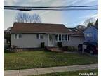 Home For Sale In Lindenhurst, New York