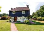 Wrotham Road, Meopham, Gravesend, Kent, DA13 4 bed detached house for sale -