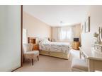 2 bedroom flat for sale in Wallis Court, Wispers Lane, Haslemere, GU27