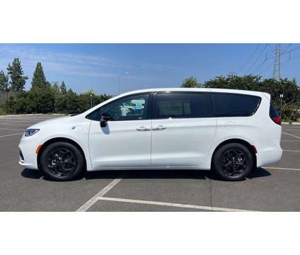 2023 Chrysler Pacifica Hybrid Limited is a White 2023 Chrysler Pacifica Hybrid in Cerritos CA
