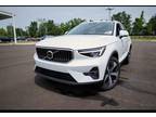 2023 Volvo XC40 B5 Plus Bright Theme