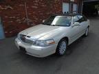 Used 2005 LINCOLN TOWN CAR For Sale