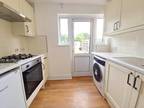 Granton Avenue, Upminster, RM14 2 bed maisonette to rent - £1,550 pcm (£358