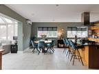 5 bedroom detached house for sale in Lovely detached house within a short walk