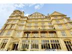 Grand Parade, Bath, Somerset, BA2 2 bed apartment for sale -
