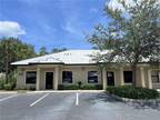 Fort Myers, Well maintained office condominium with 1976 sq.