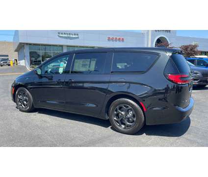 2023 Chrysler Pacifica Hybrid Touring L is a Black 2023 Chrysler Pacifica Hybrid in Cerritos CA