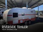 2017 Riverside Travel Trailer Riverside Trailer Retro180R 18ft