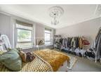 3 bedroom flat for sale in High Road, North Finchley, N12