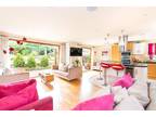 5 bedroom detached house for sale in Chestnut Walk, St. Ippolyts, Hitchin