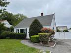 18 Primrose Lane, Levittown, NY 11756