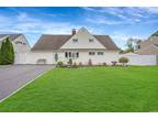 21 Deer Lane, Wantagh, NY 11793