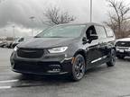 2023 Chrysler Pacifica Hybrid Black, 16 miles