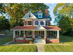 281 VIRGINIA ST Urbanna, VA