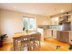 2 bedroom flat for sale in Queens Road, Haywards Heath, RH16