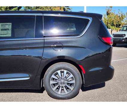 2023 Chrysler Pacifica Hybrid Limited is a Black 2023 Chrysler Pacifica Hybrid in Denver CO