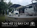 22 foot Twin Vee 22 Bay Cat