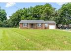 Lindsey Dr, Hopkinsville, KY 42240