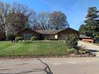 3315 Leslie Dr