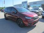 2023 Chrysler Pacifica Red, 10 miles