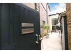 Duncombe Place, York 3 bed mews for sale - £