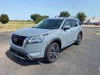 2024 Nissan Pathfinder Gray, new