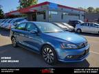 2016 Volkswagen Jetta Hybrid SEL Premium 4dr Sedan