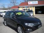 2013 Volkswagen Tiguan SE 4Motion AWD 4dr SUV w/Sunroof and Navigation