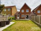 3 bedroom detached house for sale in Quilters Drive, Billericay, Esinteraction
