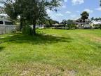Fort Myers, Great property with no HOA! Perfect for your