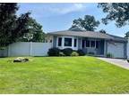 Home For Sale In Manorville, New York