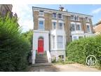 Manor Park, Hither Green, London, SE13 2 bed flat to rent - £1,600 pcm (£369