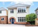 3 bedroom detached house for sale in Avenue Road, Christchurch, BH23 2BU, BH23