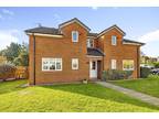 2 bedroom flat for sale in Holm Oak Park, Hagden Lane, Watford, Hertfordshire